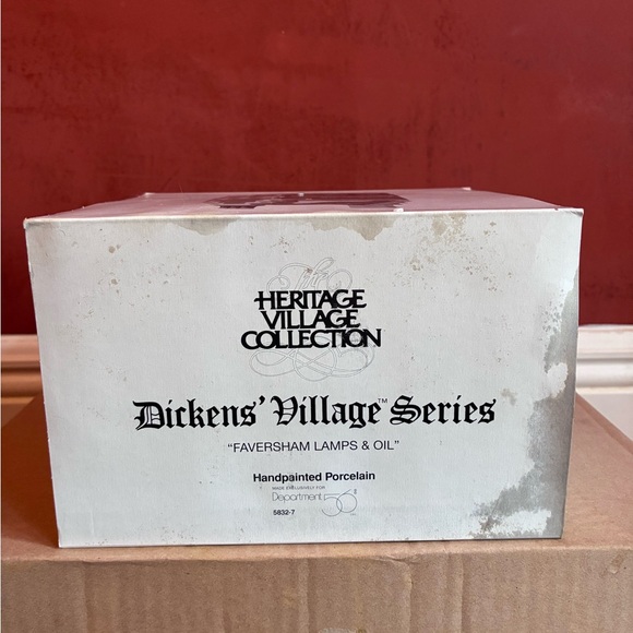Dept 56 Dickens Village Series “Faversham Lamps & Oils” #5832-7 1995 - Picture 12 of 13